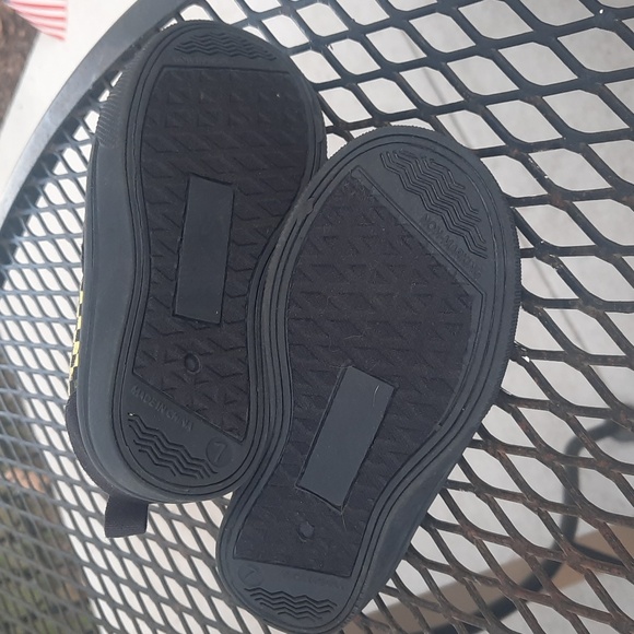 New Minion shoes size 7 slide ons - Picture 6 of 7